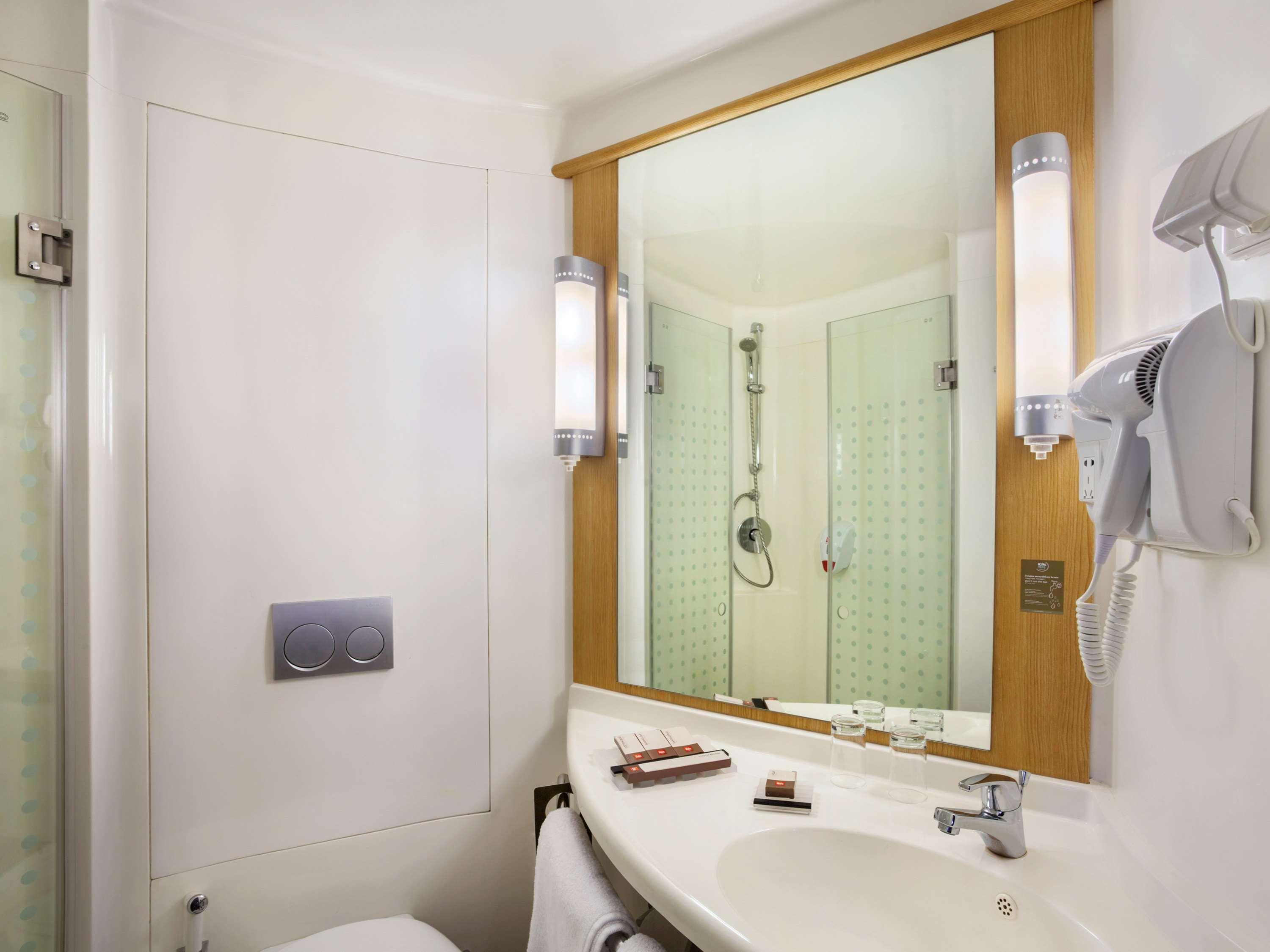 Ibis Pontianak City Center מראה חיצוני תמונה
