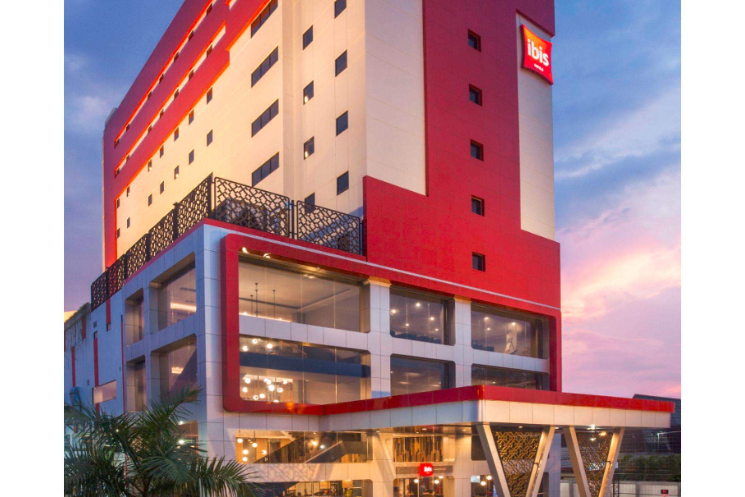 Ibis Pontianak City Center מראה חיצוני תמונה