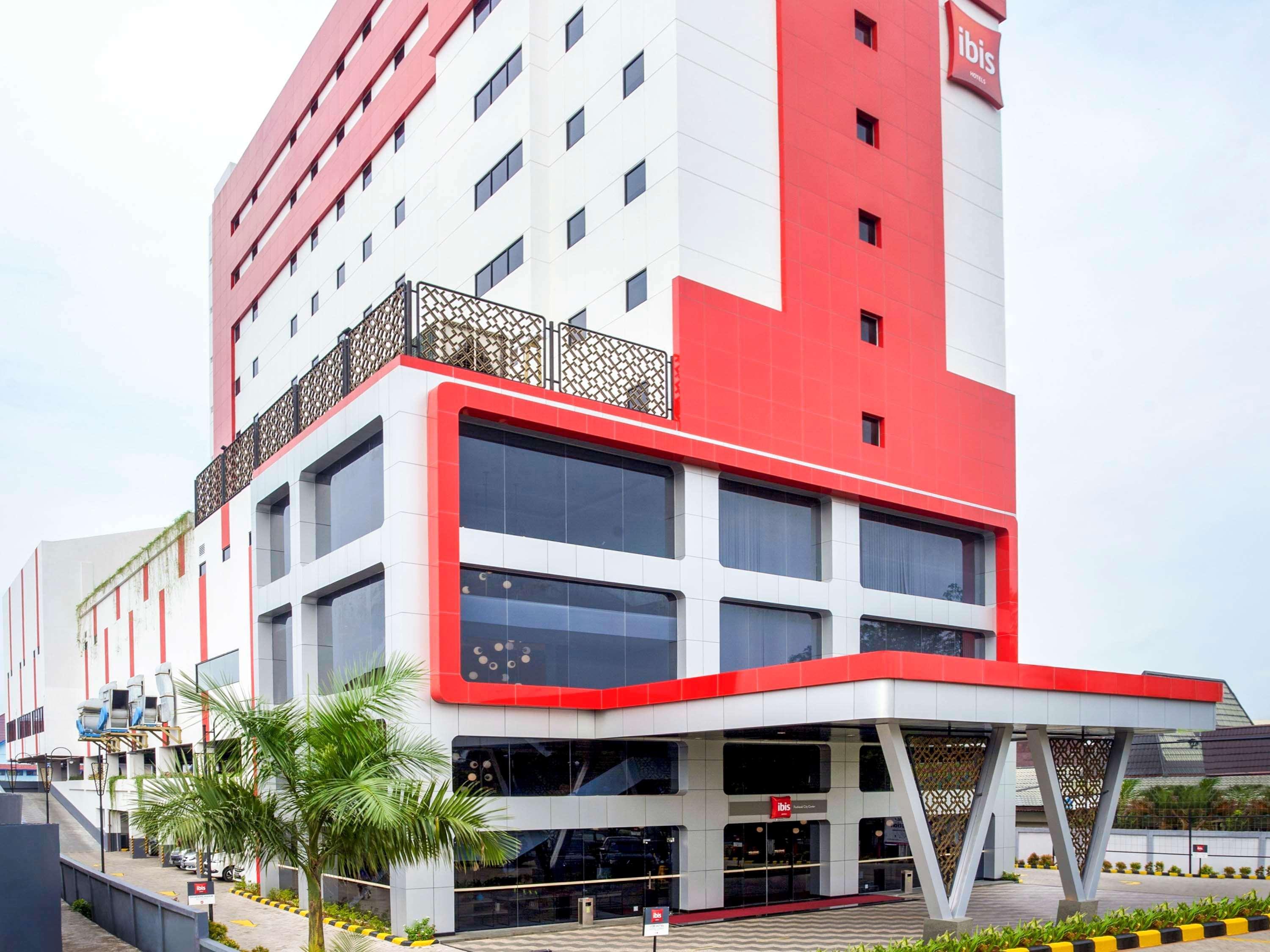 Ibis Pontianak City Center מראה חיצוני תמונה