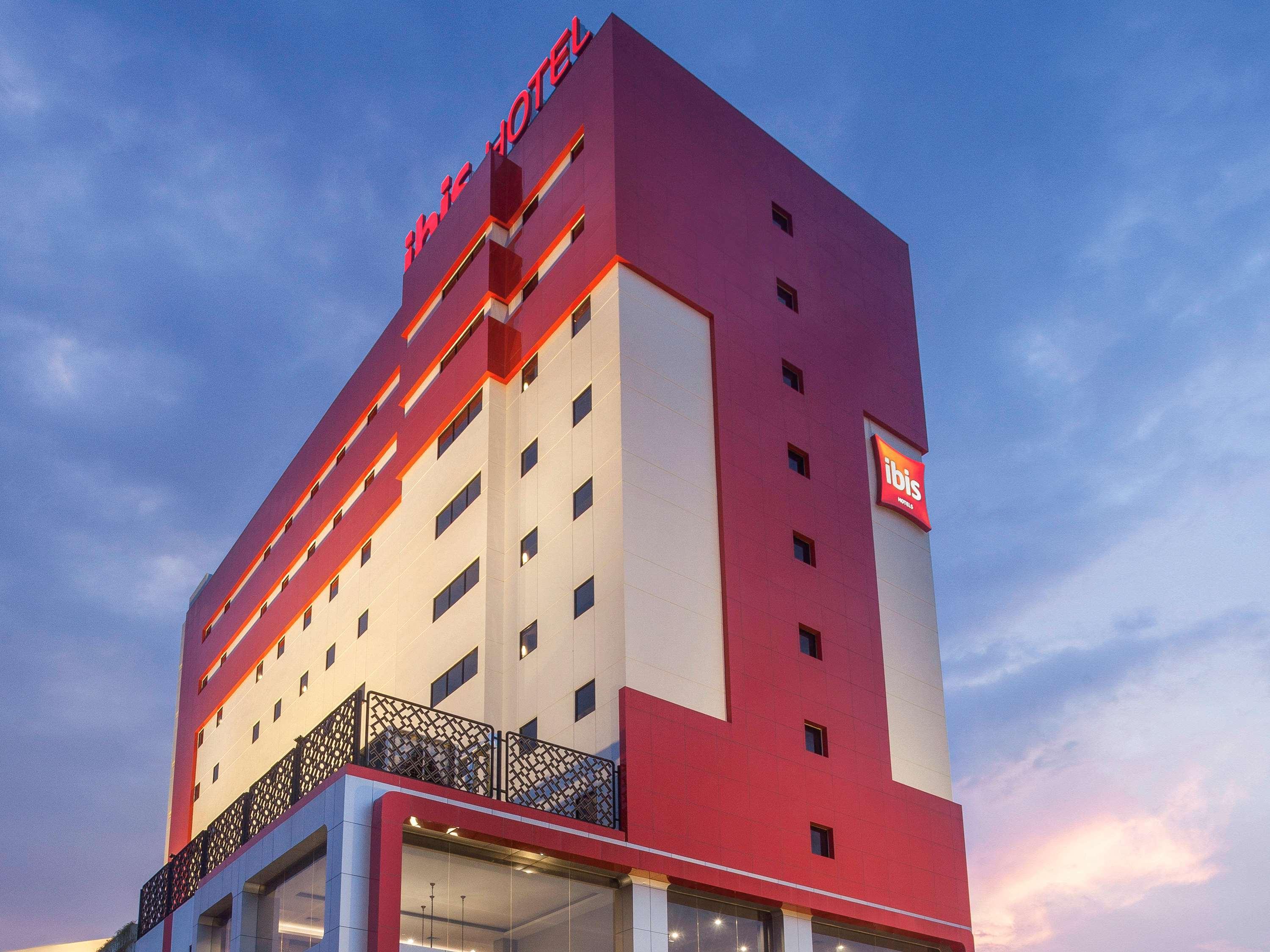 Ibis Pontianak City Center מראה חיצוני תמונה