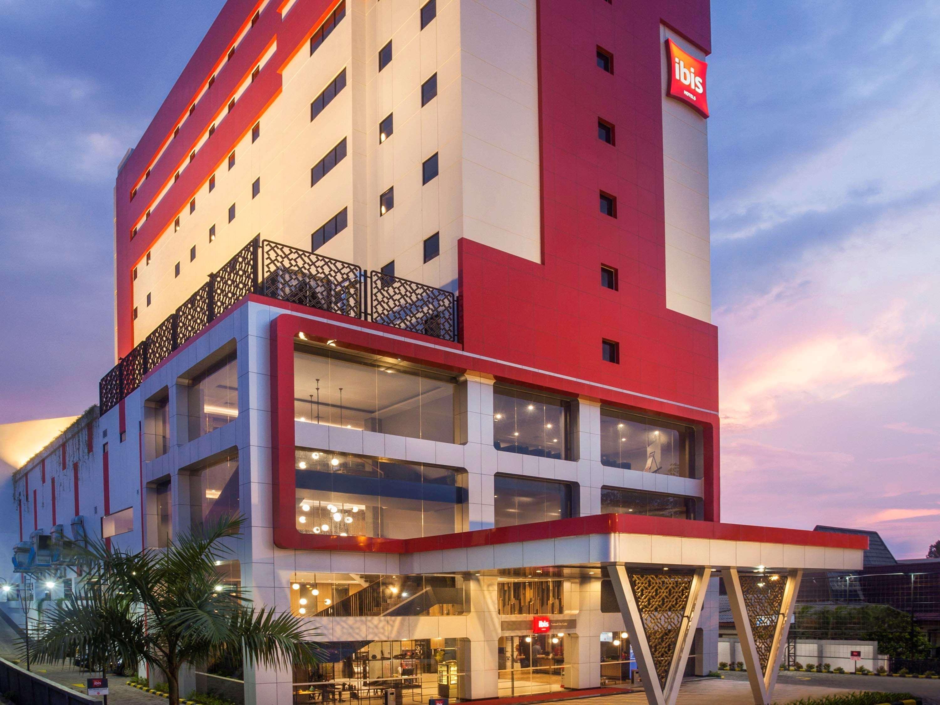 Ibis Pontianak City Center מראה חיצוני תמונה