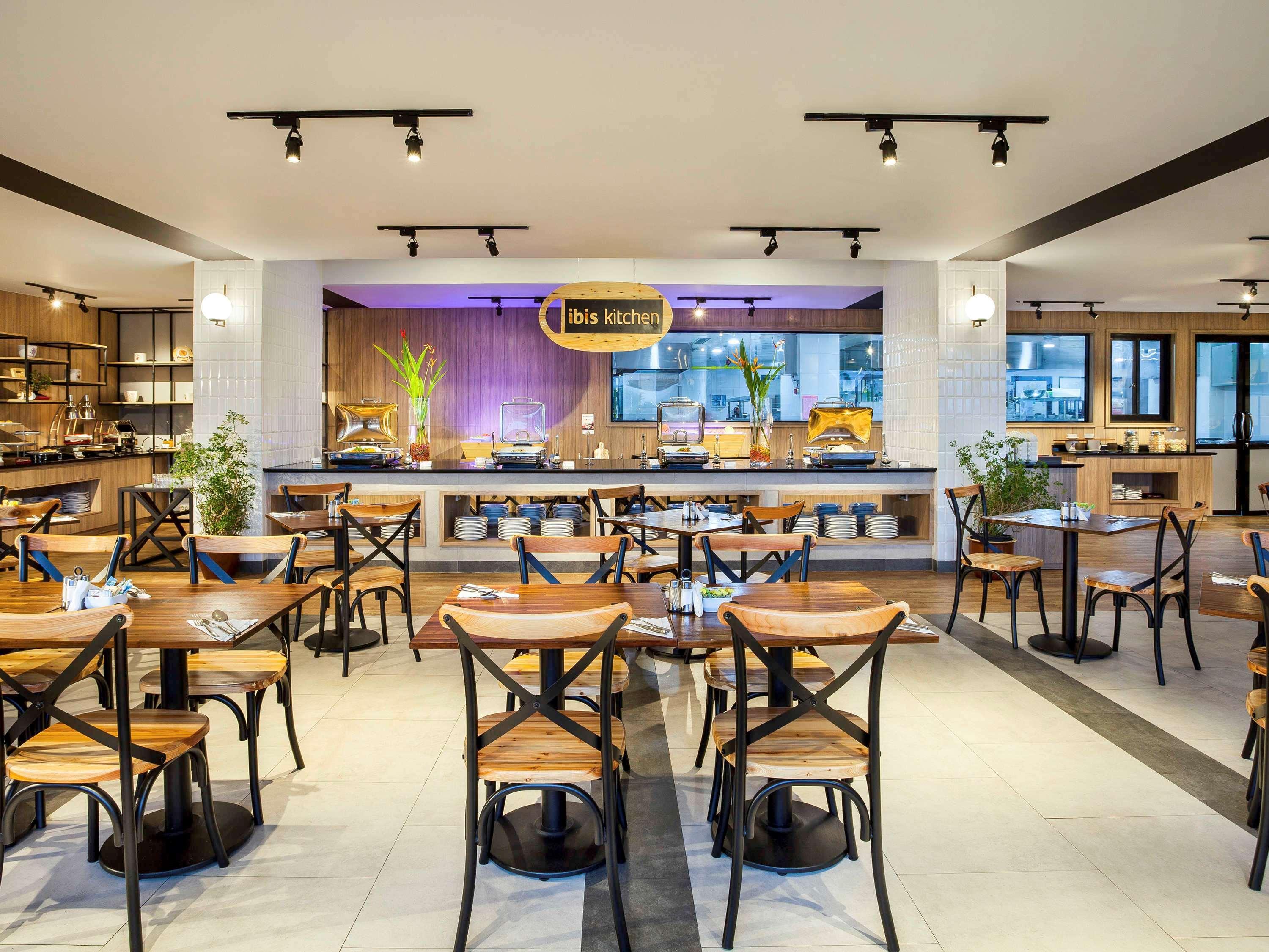 Ibis Pontianak City Center מראה חיצוני תמונה