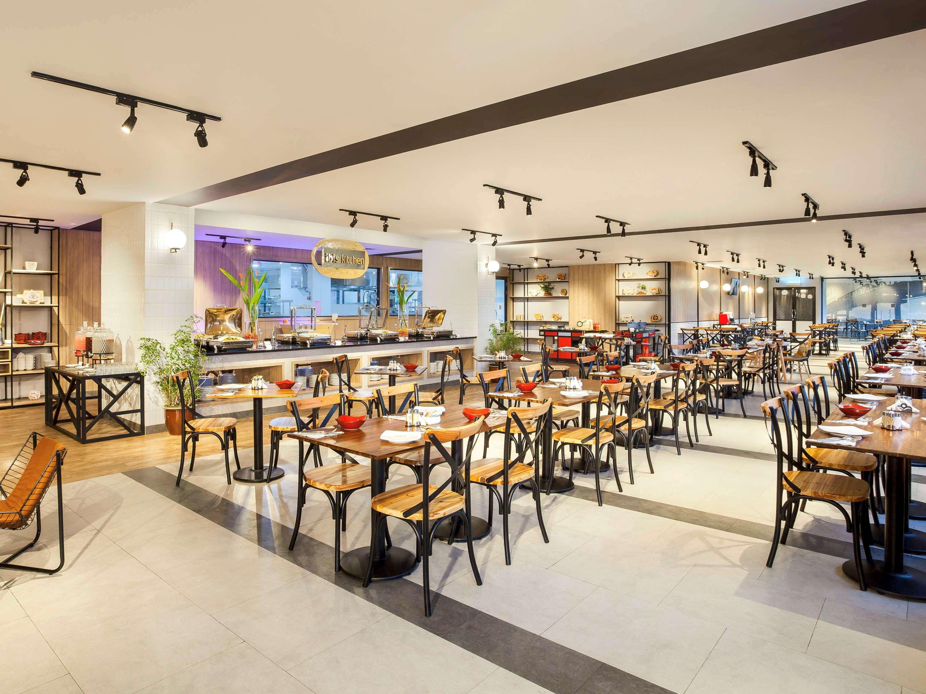 Ibis Pontianak City Center מראה חיצוני תמונה