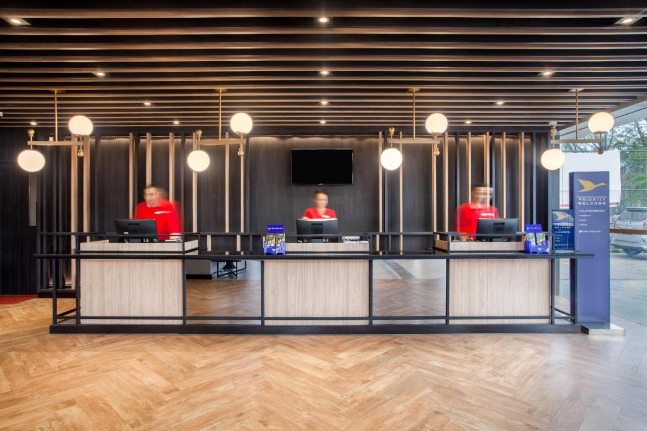 Ibis Pontianak City Center מראה חיצוני תמונה