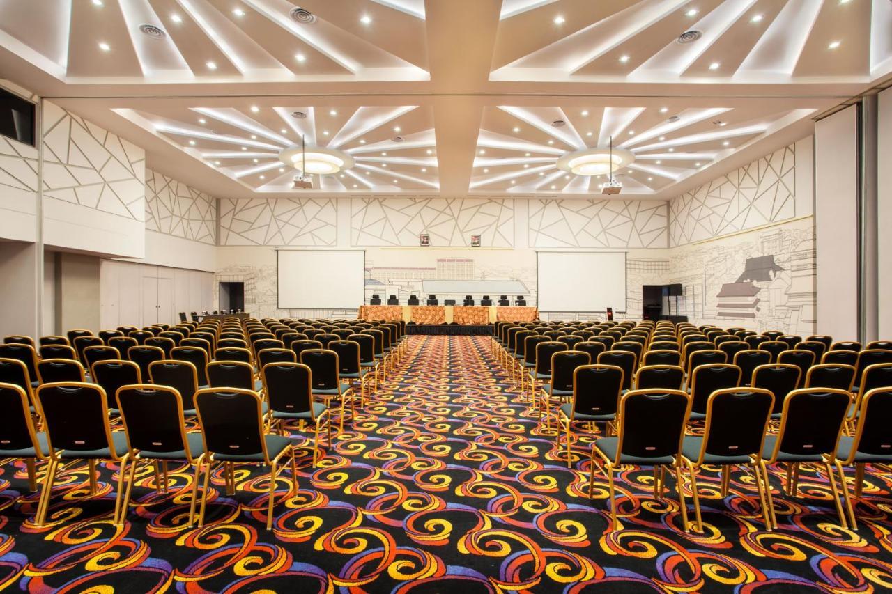 Ibis Pontianak City Center מראה חיצוני תמונה