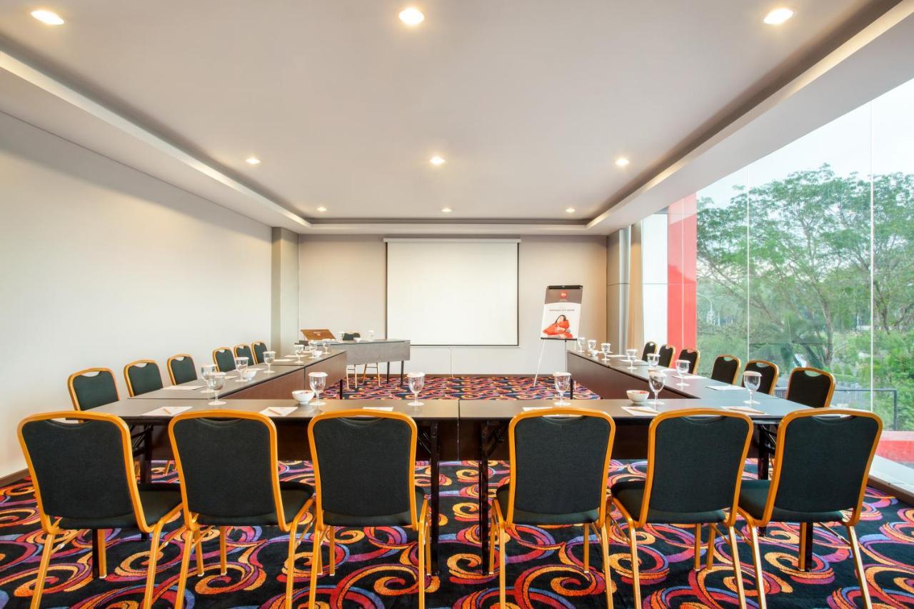 Ibis Pontianak City Center מראה חיצוני תמונה