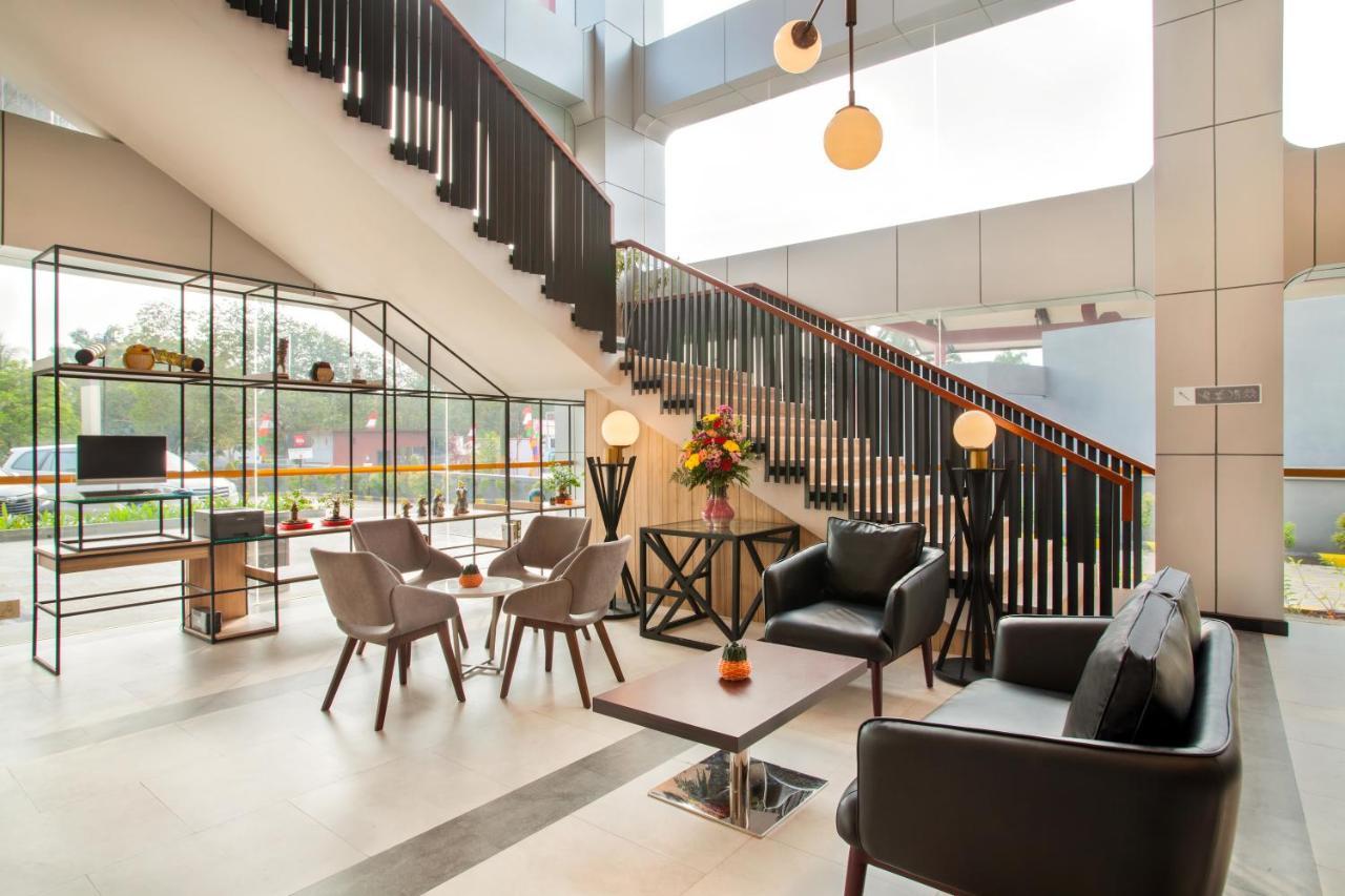 Ibis Pontianak City Center מראה חיצוני תמונה