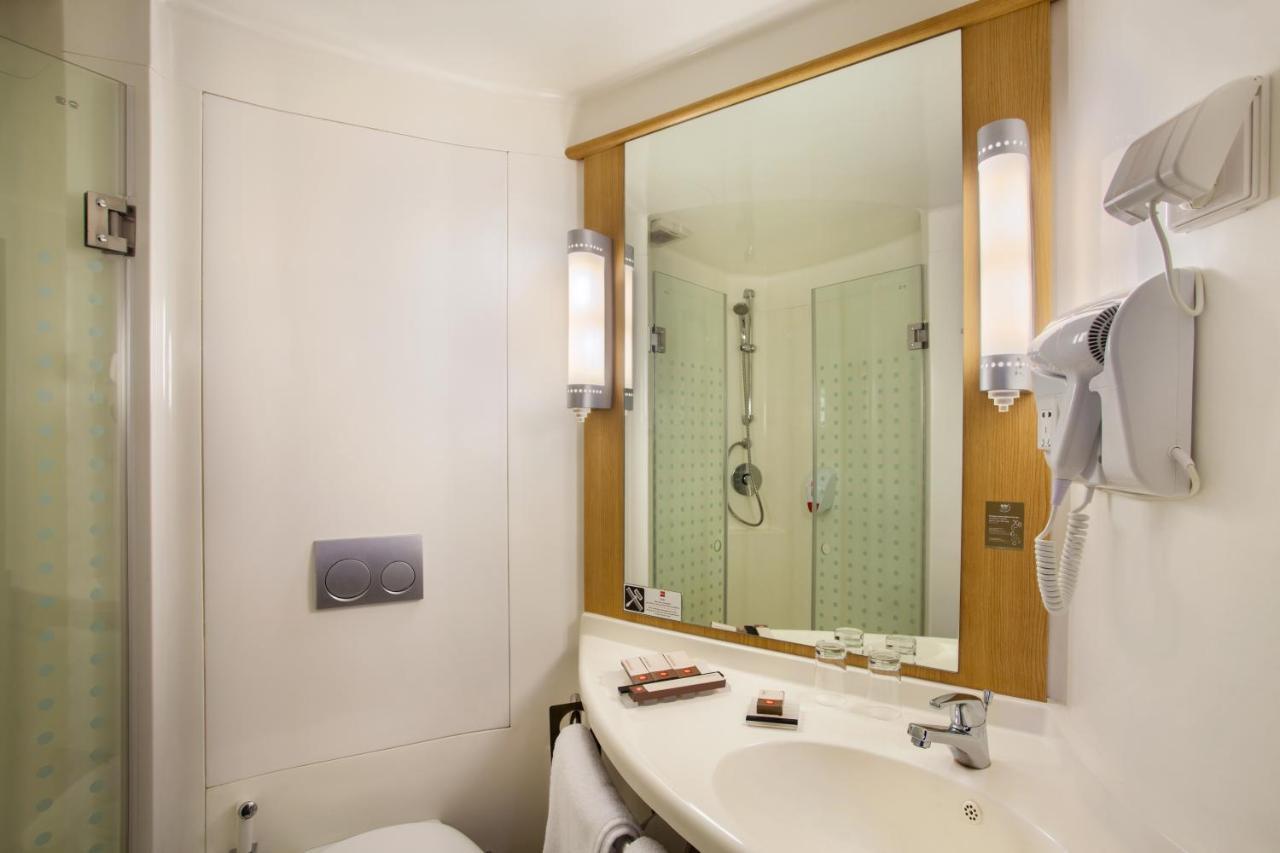 Ibis Pontianak City Center מראה חיצוני תמונה