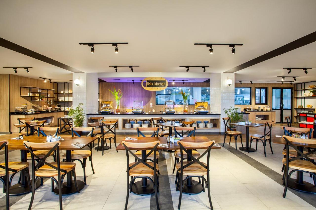 Ibis Pontianak City Center מראה חיצוני תמונה