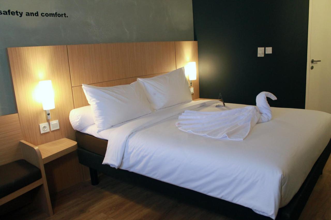 Ibis Pontianak City Center מראה חיצוני תמונה