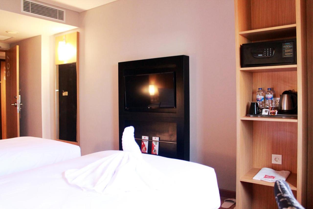 Ibis Pontianak City Center מראה חיצוני תמונה