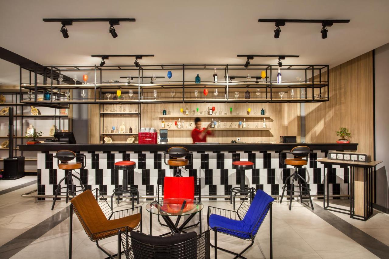 Ibis Pontianak City Center מראה חיצוני תמונה