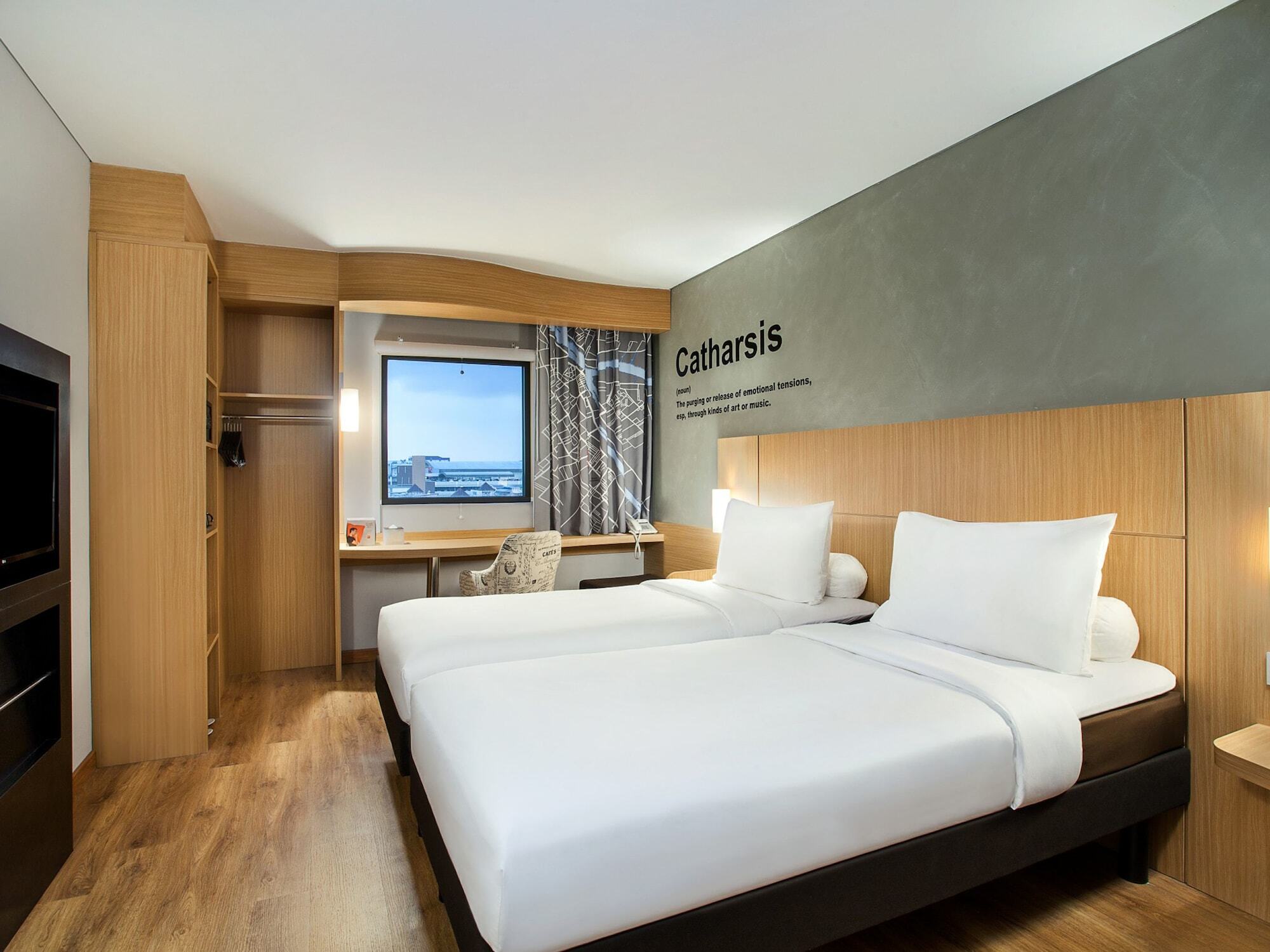 Ibis Pontianak City Center מראה חיצוני תמונה