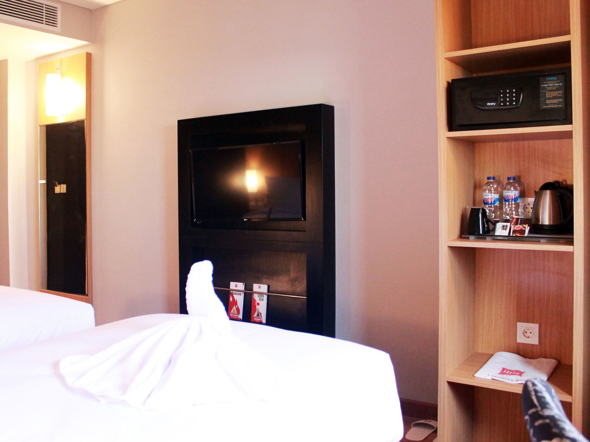 Ibis Pontianak City Center מראה חיצוני תמונה