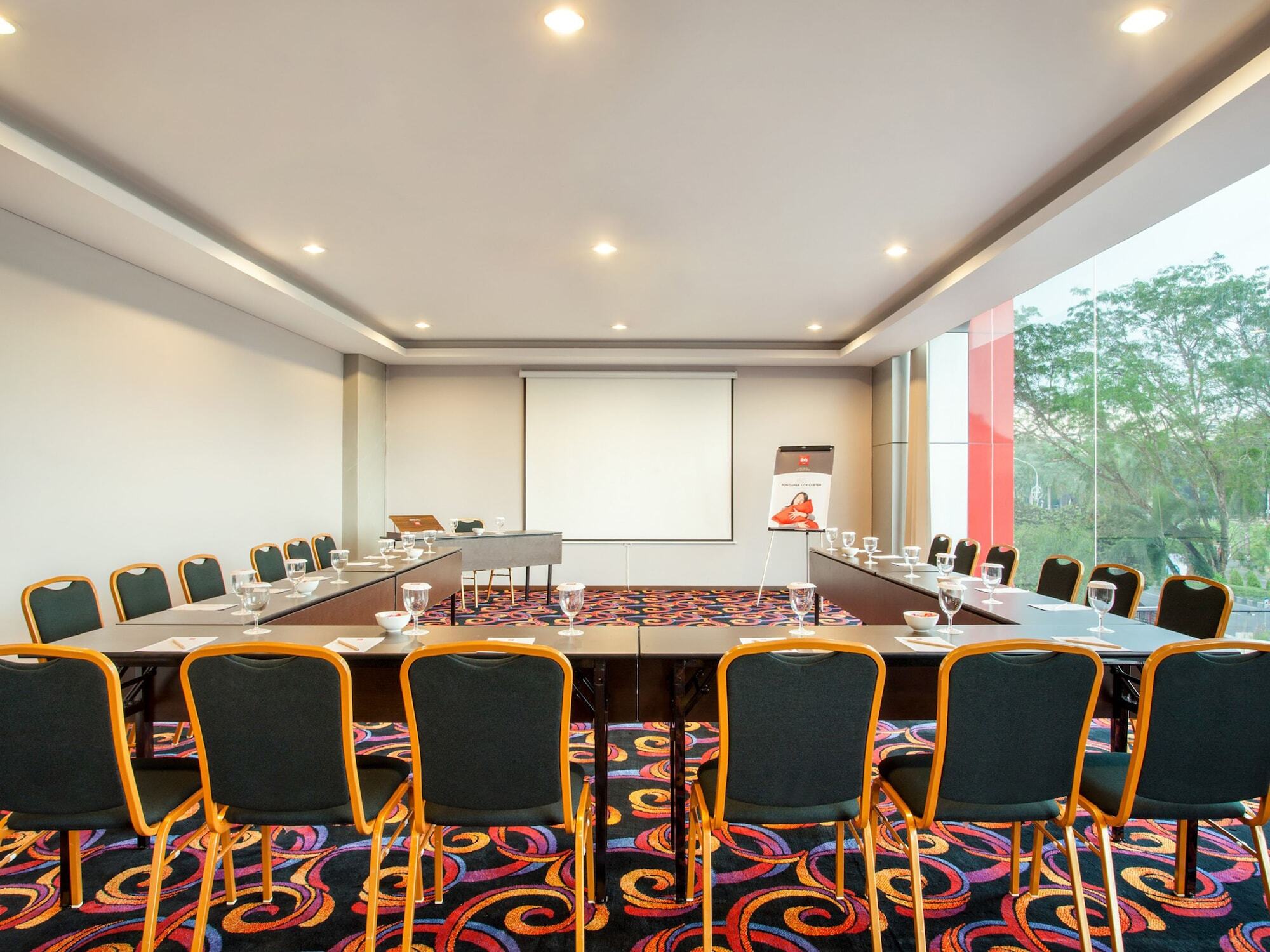 Ibis Pontianak City Center מראה חיצוני תמונה