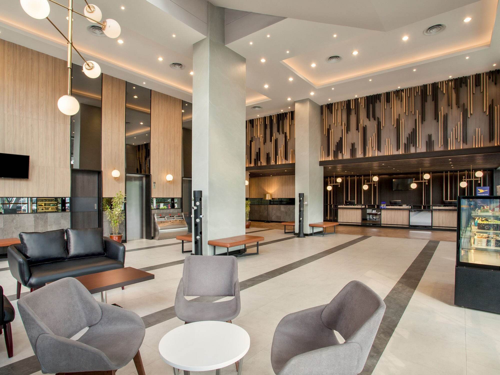 Ibis Pontianak City Center מראה חיצוני תמונה